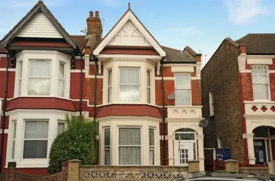 Sellons Avenue Hmo With 5 Rooms